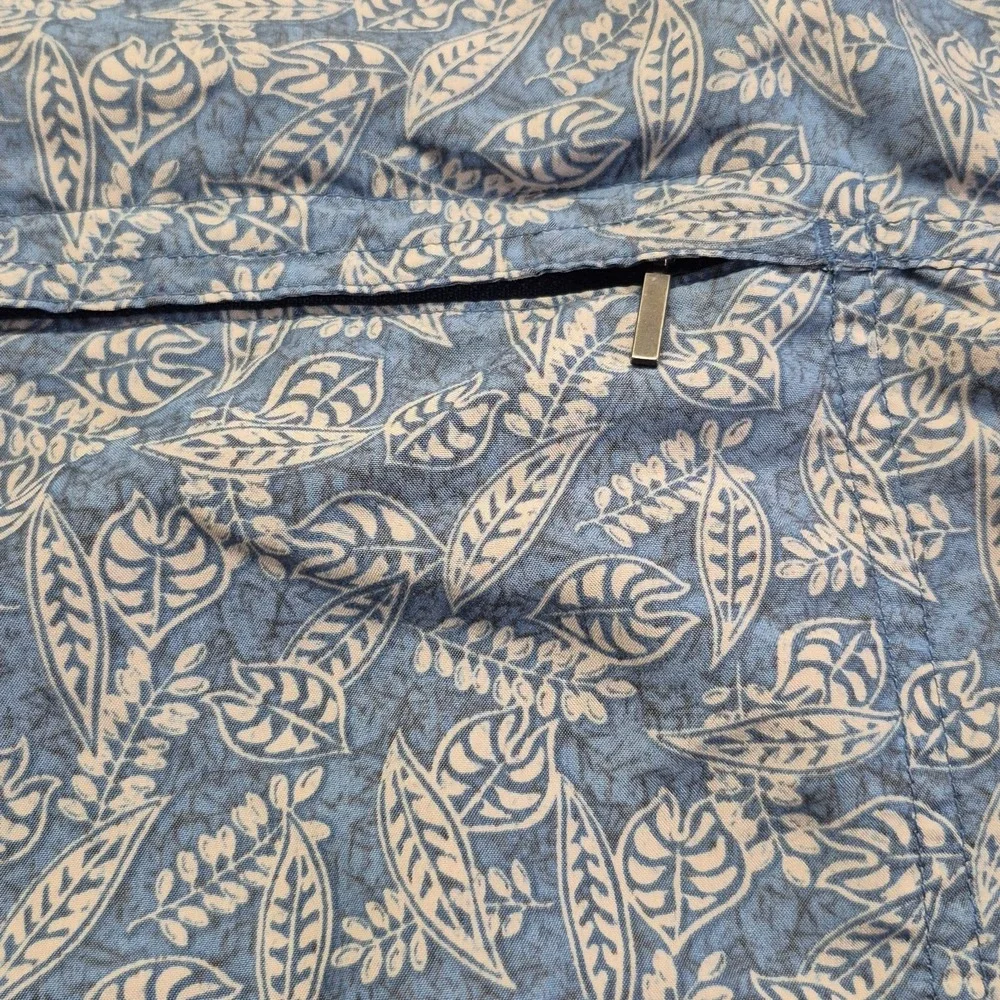 The North Face men's blue leaf print button up shirt LG short sleeves Zip pocket